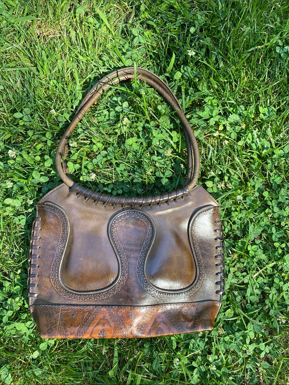 Anna Cainzo Brown Leather Women's Shoulder Bag with Stitched Detailing